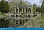 Lago Octagon E Ponte De Palladian Em Stowe, Buckinghamshire, Reino ...