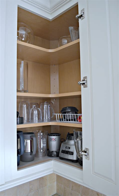 However, a floor to ceiling corner cabinet can be accented with wainscot or other trim accents to break up the kitchen corner. Tips For Designing An Organized Kitchen