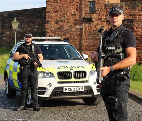 Armed Police Reassure Britons On Bank Holiday Weekend Daily Mail Online