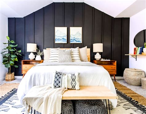 Transform Your Master Bedroom With An Eye Catching Accent Wall Wallpaper