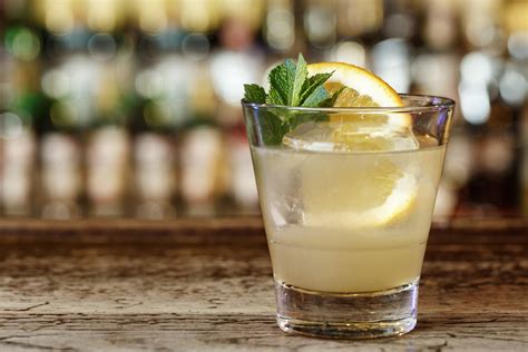 Classic American Cocktails You Absolutely Need To Try