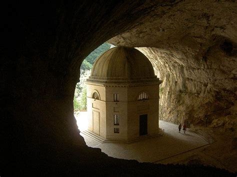 Top 8 Most Spectacular Caves In Italy Places Of Interest Italy