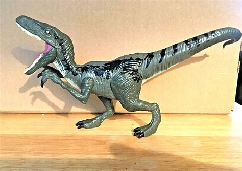 Jurassic World Target Exclusive BLUE Velociraptor 2015 Hasbro JW Raptor