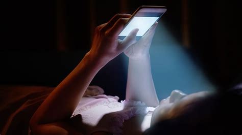 La Luz Azul De Los Teléfonos Celulares Otros Dispositivos Podrían Causar Arrugas Espanol News