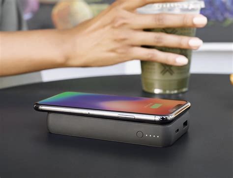 The Mophie Charge Stream Powerstation Wireless Xl Gives 48 Hrs Of Power