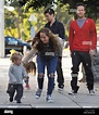 Tobey Maguire e sua moglie Jennifer Meyer e i loro figli Ruby ...