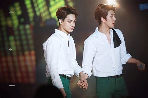 Whether it was their outfits, their poses. XIUBAEK 'ㅅ' on Twitter: "Maknae line holding hands~~ #exo ...