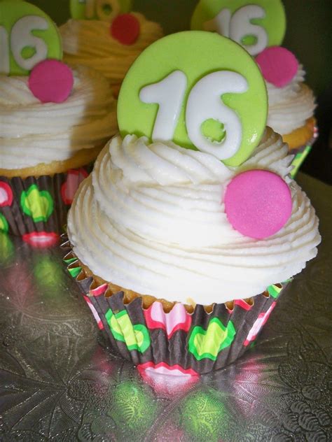 Sweet 16 Cupcake Sweet 16 Cupcakes Decorated With A Buttercream Swirl