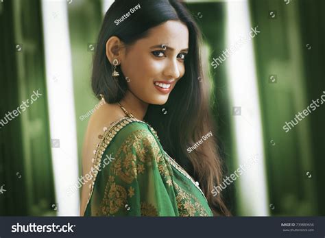 1689 Indian Woman Lingerie 图片、库存照片和矢量图 Shutterstock