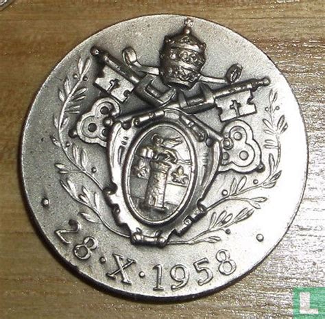 46 g fine weight medallion in excellent . Vatican Johannes XXIII Pont. Maximus (25mm) 1958 ...