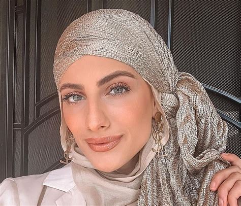 Meet Hijabi Influencer Who Empowers Young Muslim Women About Islam