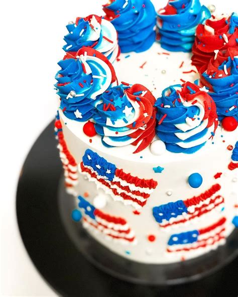 a perfect top view tuesday with july 4th coming up i loved how this american flag cake turned