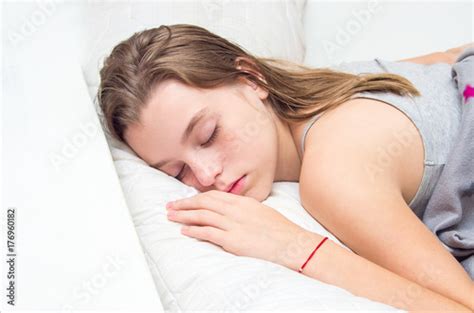 Beautiful Teen Girl Sleeping In Bed Portrait Adobe Stock でこのストック画像を