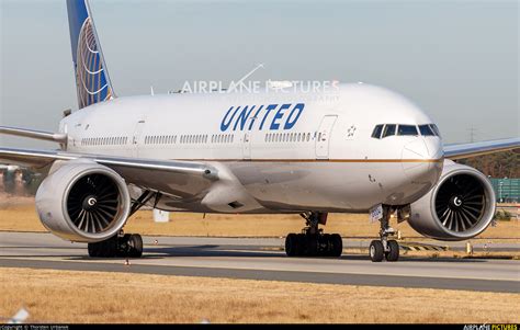 N78004 United Airlines Boeing 777 200er At Frankfurt Photo Id