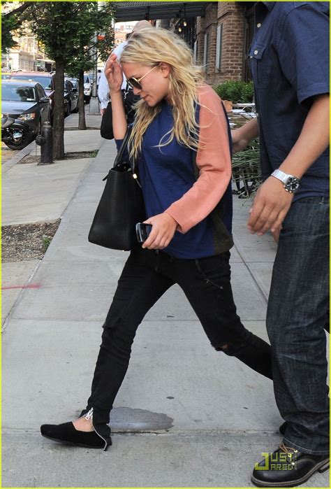 Mary Kate And Ashley Olsen Busy Day In New York Photo 2554391 Ashley