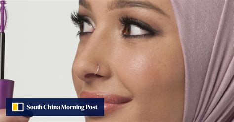 Us Beauty Blogger Becomes First Muslim Woman In Hijab To Feature In