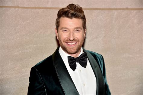 Brett Eldredge Talks Christmas Memories Reveals Holiday Plans Sounds