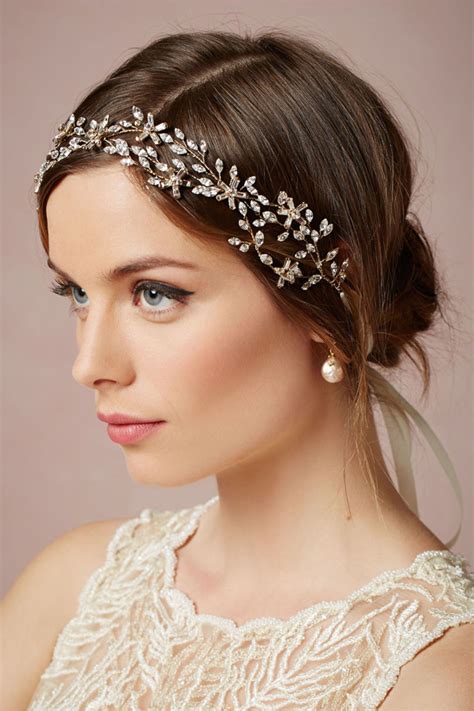 Stupendously Chic Bridal Hair Accessories For Perfect