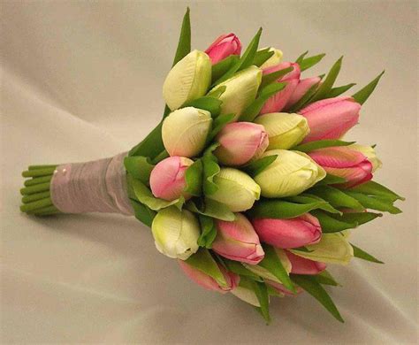 Bouquet De Novia De Tulipanes Blancos Y Rosados Unique Bridal Bouquets