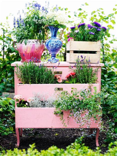 34 Best Vintage Garden Decor Ideas And Designs For 2020