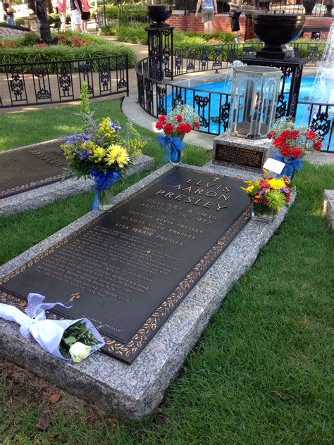 Elvis Grave Famous Graves Famous Tombstones Unusual Headstones