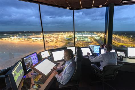 The Unique Role Of The Tower Air Traffic Controllers Nats Blog