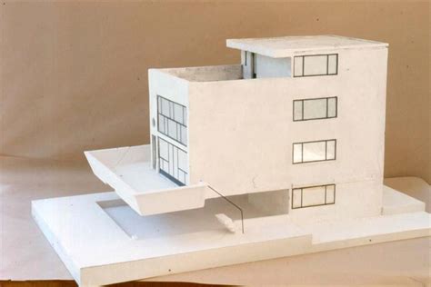 Introducción la casa citröhan es, dentro de los tres prototipos básicos (domino, monol, citröhan) creados por le corbusier para crear la vivienda que se pudiera construir en serie al igual que la maquinaria, la mas desarrollada a lo largo de su carrera. Fondation Le Corbusier - Projects - Maison Citrohan ...