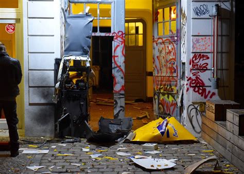 Newsticker Berlin vom 21.10.: Geldautomat in Kreuzberg gesprengt - B.Z