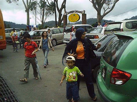 Lawatan di cameron highlands tidak akan sempurna sekiranya anda tidak melawat salah satu daripada dua ladang teh terbesar di sini iaitu ladang teh boh dan ladang teh bharat. My Life full of FUN: Bermain di Ladang Teh Bharat, Cameron ...