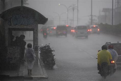 Lapan Hujan Badai Mengarah Ke Barat Jawa Dan Sumatera