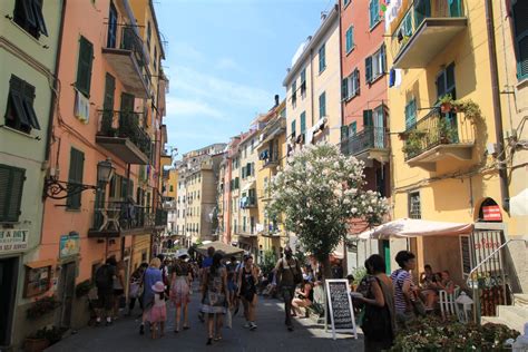 5 Reasons To Visit The 5 Towns Along The Cinque Terre