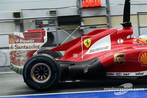 Fernando Alonso Ferrari F138 Correndo Com A Tinta Flow