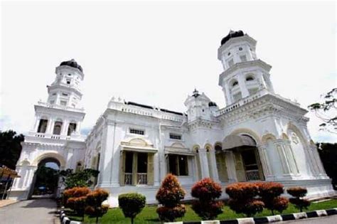 The building itself was completed in 1866 and in 1982 the doors were opened to the public to showcase the collection of personal. 6 Tempat Wisata di Johor Bahru yang Asyik untuk Dikunjungi