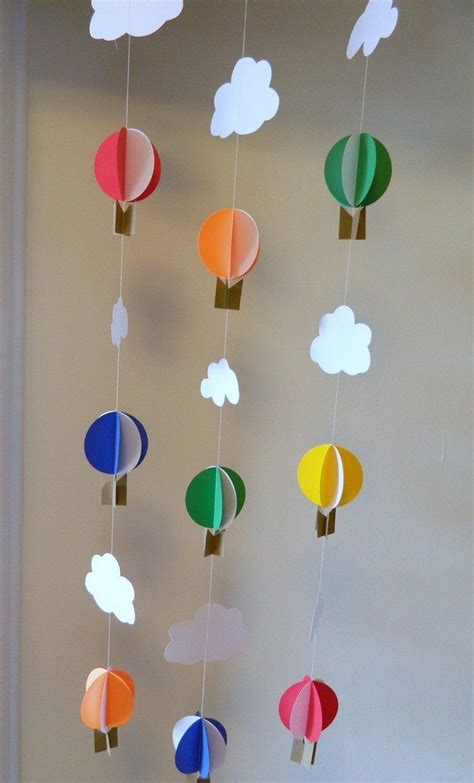 Wie man mit papier eine originelle pop up karte mit einer blüte selber basteln kann. 3d Heißluftballons und Wolken Girlanden | Fensterbilder ...