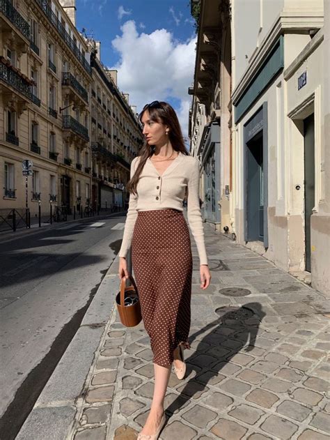 15 Early Fall Parisian Looks In 2020 Parisian Outfits Parisian Chic Style Fashion Inspo Outfits