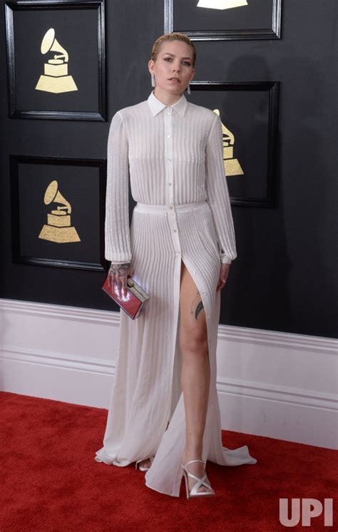 Photo Skylar Gray Arrives For The 59th Annual Grammy Awards In Los