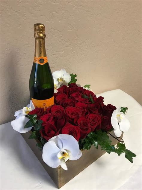 Online flower & gift delivery service to russia, ukraine, belarus, kazakhstan, all countries of former ussr and worldwide. Beautiful Roses and Champagne in Malibu, CA | Malibu ...