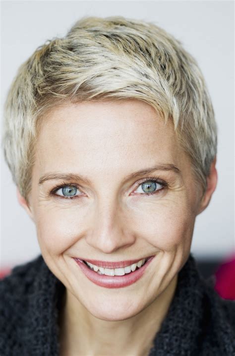 12 Gorgeous Short Hairstyles For Women Over 50