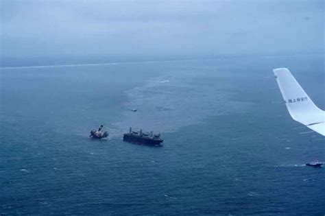 Penampakan Kapal Kargo Panama Yang Terbelah Dua Di Lepas Pantai Jepang