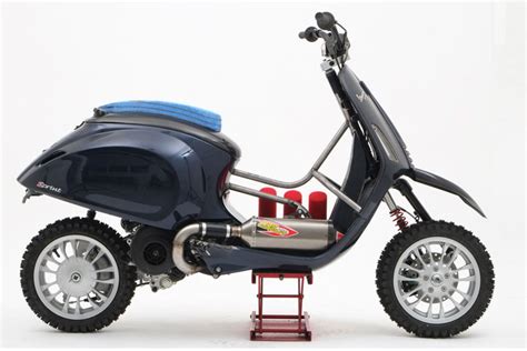 Andika maulana putra (23), jurusan teknik informatika asal asal desa balak, kecamatan songgon, banyuwangi. Modifikasi Vespa Sprint Desert Racer untuk Offroad