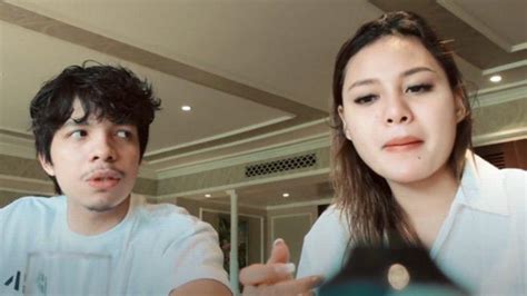 Kata dokternya juga nggak boleh diet, yang penting makan sehat, beber aurel hermansyah. Bentuk Tubuh Aurel Hermansyah Mulai Terlihat Gemuk, Istri Atta Halilintar Jawab soal Isu ...