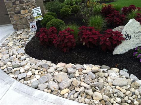 20 Rock Borders For Landscaping