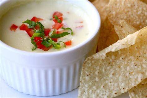It is a thick, creamy, delicious melted white cheese sauce that's perfect for dipping or pouring first of all, queso blanco or white queso dip can be used on almost anything you can imagine. Queso Blanco Dip - Everyday Annie