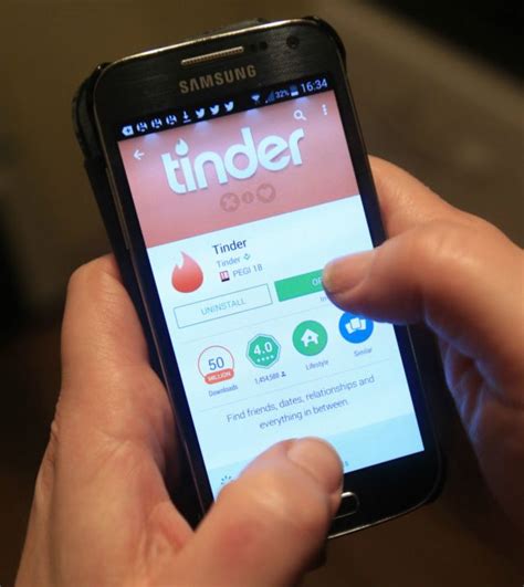 Сайт знакомств Tinder признался в сегрегации пользователей Bbc News