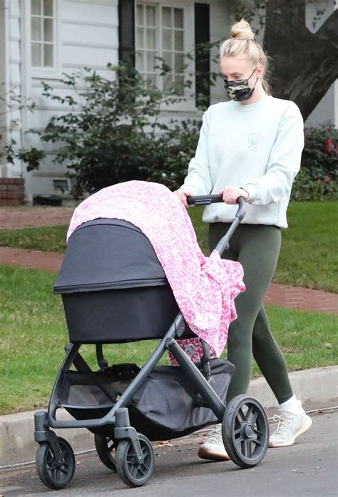 Sophie Turner Out With Daughter Willa In Los Angeles 11242020