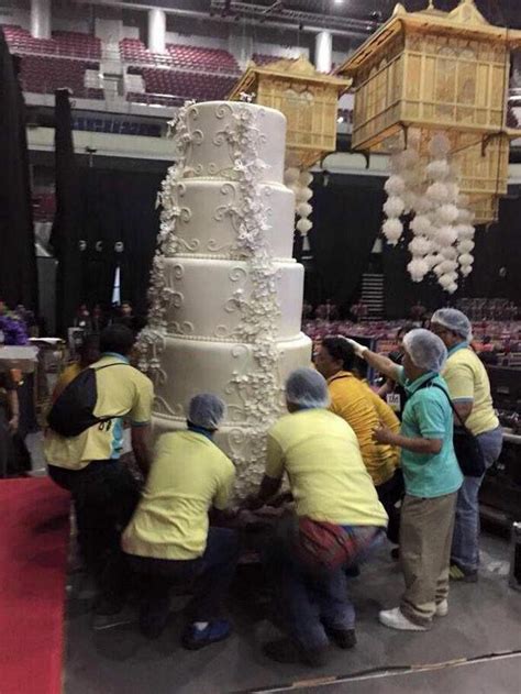 Worlds Biggest Wedding Cake