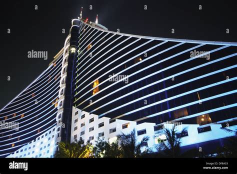 The Jumeirah Beach Resort 5 Star Luxury Hotel By Night At Jumeirah