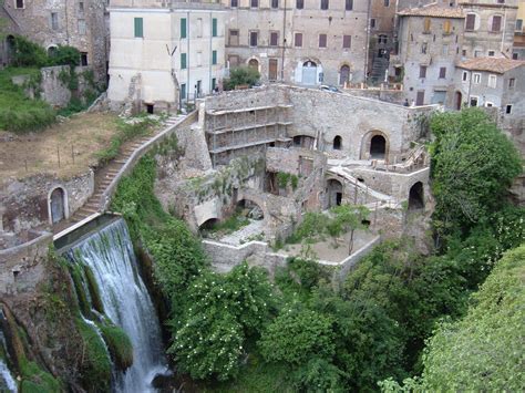 Ancient Ruins In Tivoli Italy Wallpapers And Images Wallpapers
