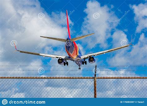 Boing 737 700 Southwest Airlines Landing To Fort Lauderdale Hollywood