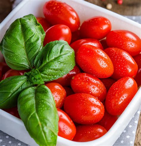 Improve The Growth And Maybe The Flavor Of Tomatoes With This Trick